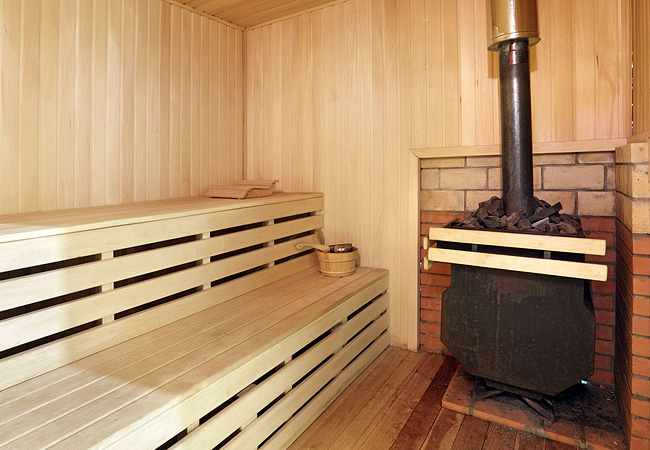 Как правильно установить печь и дымоход в бане?